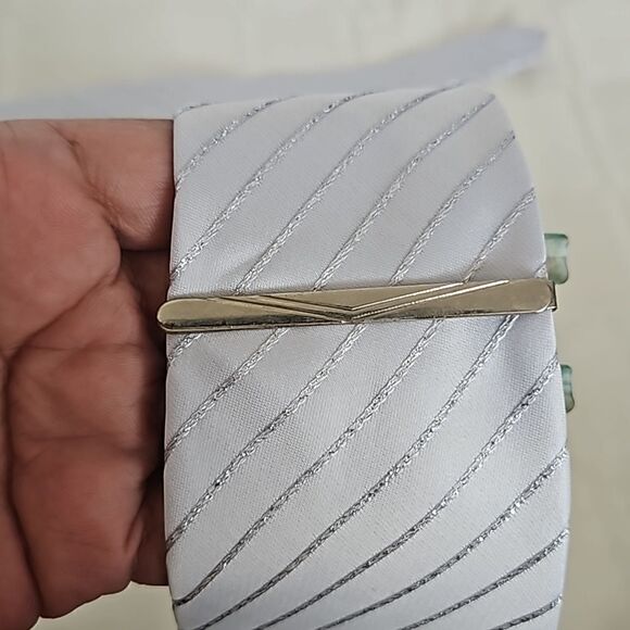 Vettorio Fratini Men's Sparkling Tie With Tie Pin White & Silver - Picture 7 of 16